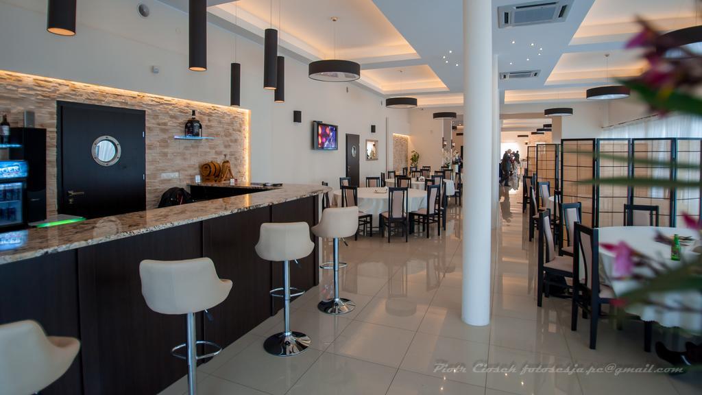 Restauracja Hotel Graal Targowisko Exteriér fotografie